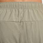 Pants Dri-FIT versátiles con dobladillo abierto para hombre Nike Form