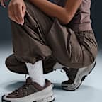 Pants cargo de tiro medio para mujer Nike Sportswear Everything Wovens