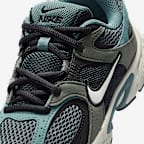Nike V5 Runner Suede Older Kids' Shoes