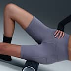 Shorts de ciclismo de tiro alto de 20 cm con bolsillos para mujer Nike One