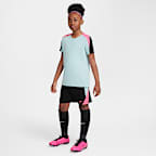 Nike Dri-FIT Strike Older Kids' Football Shorts
