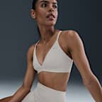 Αθλητικός τριγωνικός στηθόδεσμος ελαφριάς στήριξης χωρίς ενίσχυση Nike Form