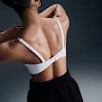 Brassière de sport rembourrée et convertible à maintien léger Nike Alate Minimalist pour femme