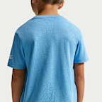 Playera con tenis Air Max para niños de talla pequeña Nike