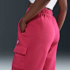 Pants de entrenamiento cargo oversized de tiro medio para mujer Nike Sportswear Club Fleece