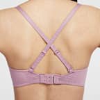 สปอร์ตบราผู้หญิงซัพพอร์ตระดับต่ำเสริมฟองน้ำดีไซน์ปรับเปลี่ยนได้ Nike Alate Minimalist