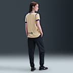 Jersey de fútbol Kobe Dri-FIT Replica del FC Barcelona visitante 2025/26 Stadium para mujer