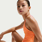 Traje de baño de una pieza con cordón y textura ondulada para niña talla grande Nike Swim