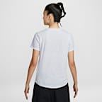 เสื้อยืดผู้หญิงมีโลโก้ Nike Sportswear Essentials