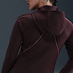 Damska dopasowana koszulka z długim rękawem i kapturem Dri-FIT Nike Universa