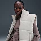 Γυναικείο αμάνικο μπουφάν Therma-FIT σε φαρδιά γραμμή Nike Sportswear Classic Puffer