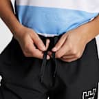 Nike Dri-FIT Academy Older Kids' Football Shorts
