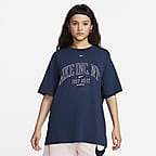 T-Shirt. Essential Nike Women\'s Graphic Sportswear