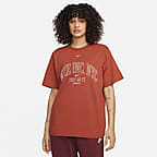 Essential T-Shirt. Women\'s Graphic Sportswear Nike