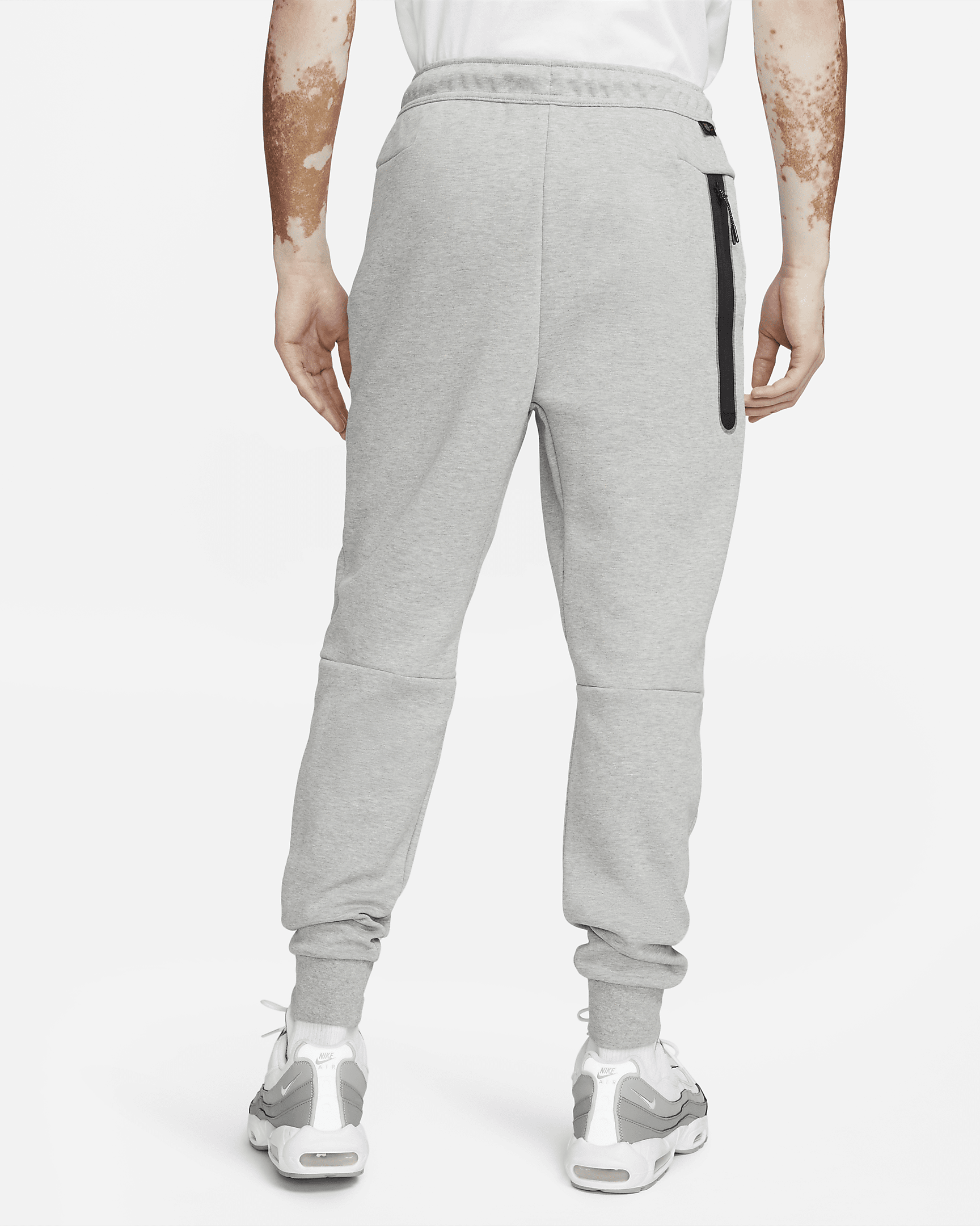 F.C. Barcelona Tech Fleece Men's Joggers. Nike AE