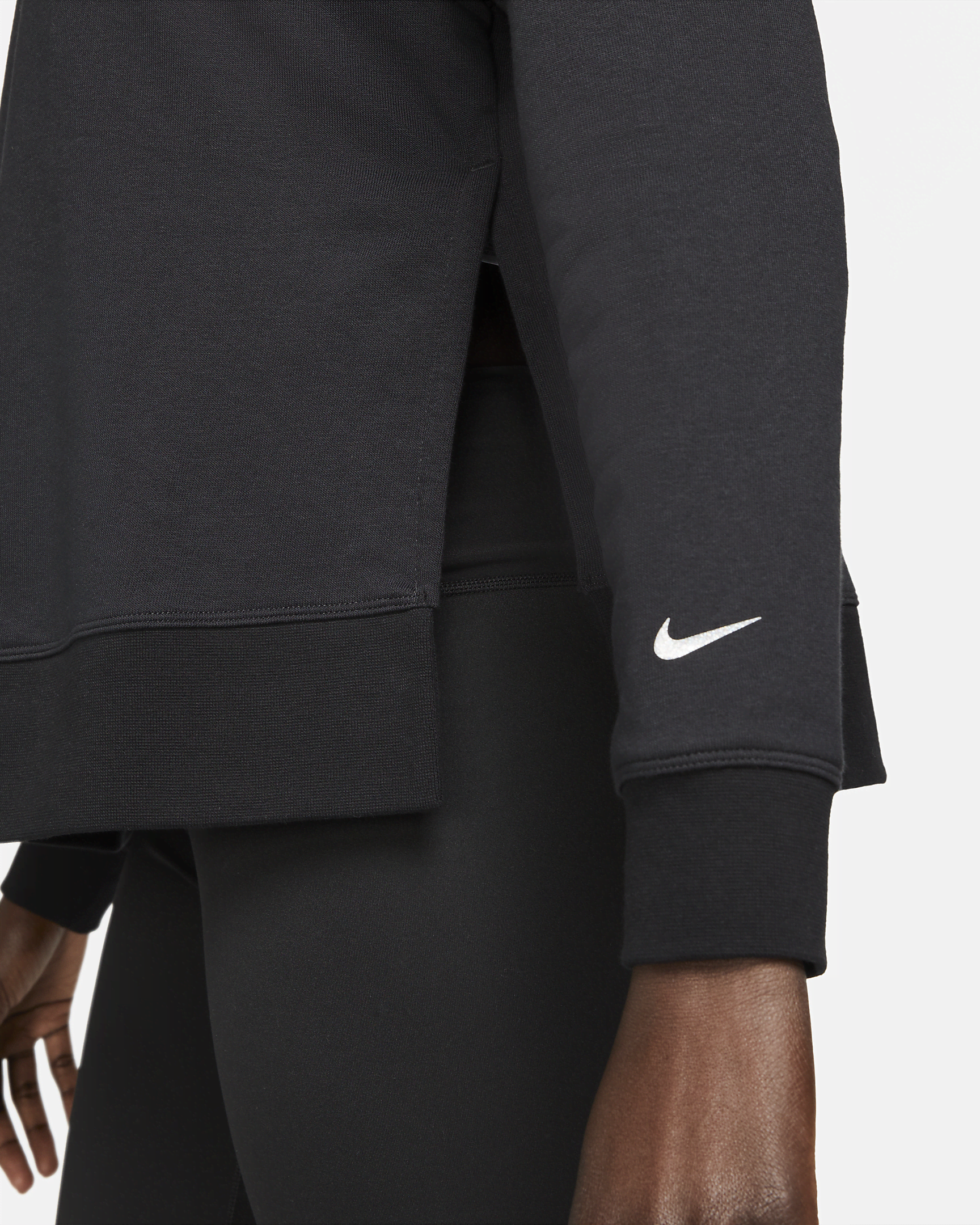 Nike Dri-FIT Women's Graphic Training Hoodie. Nike BE