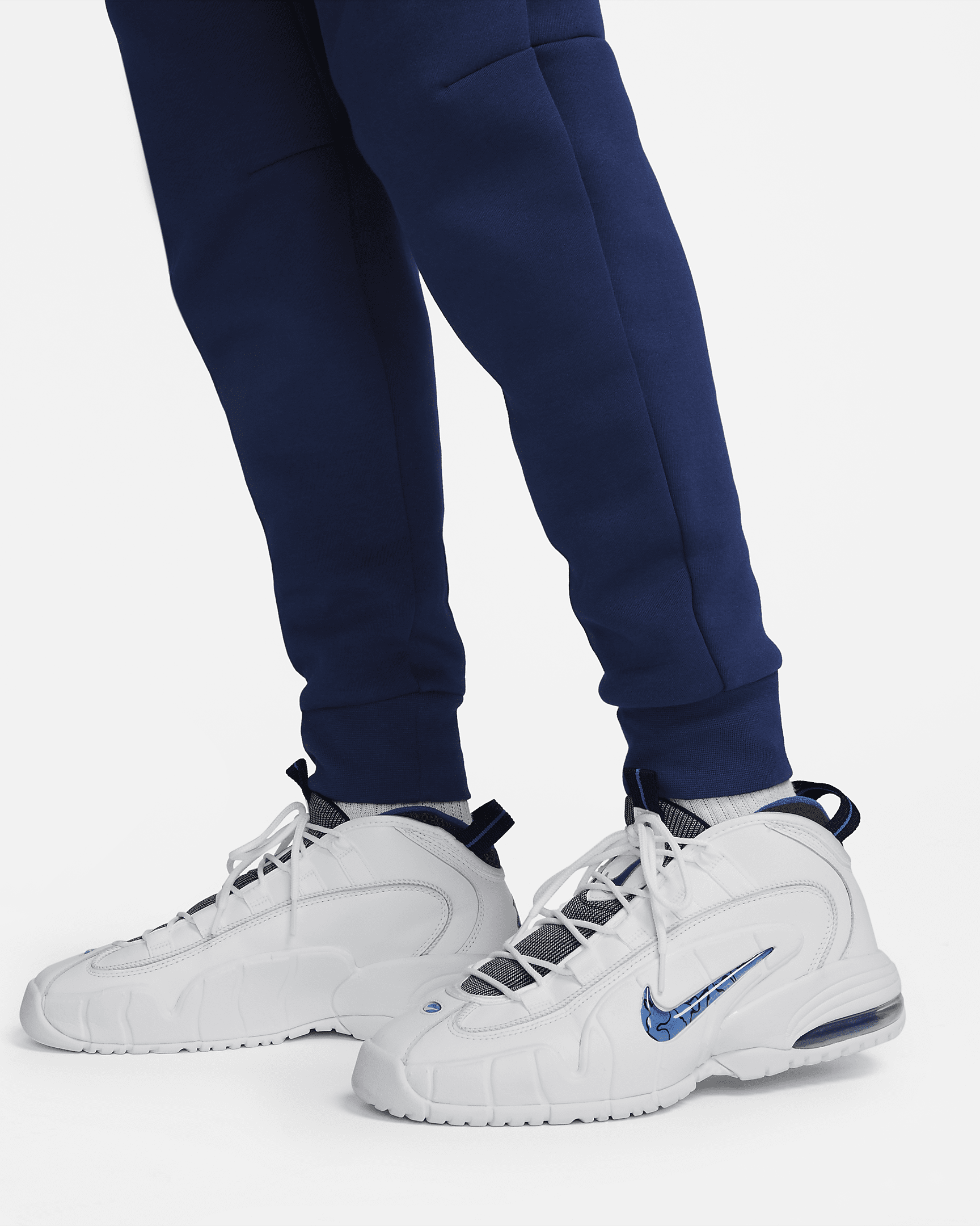 England Tech Fleece Men's Joggers. Nike SA