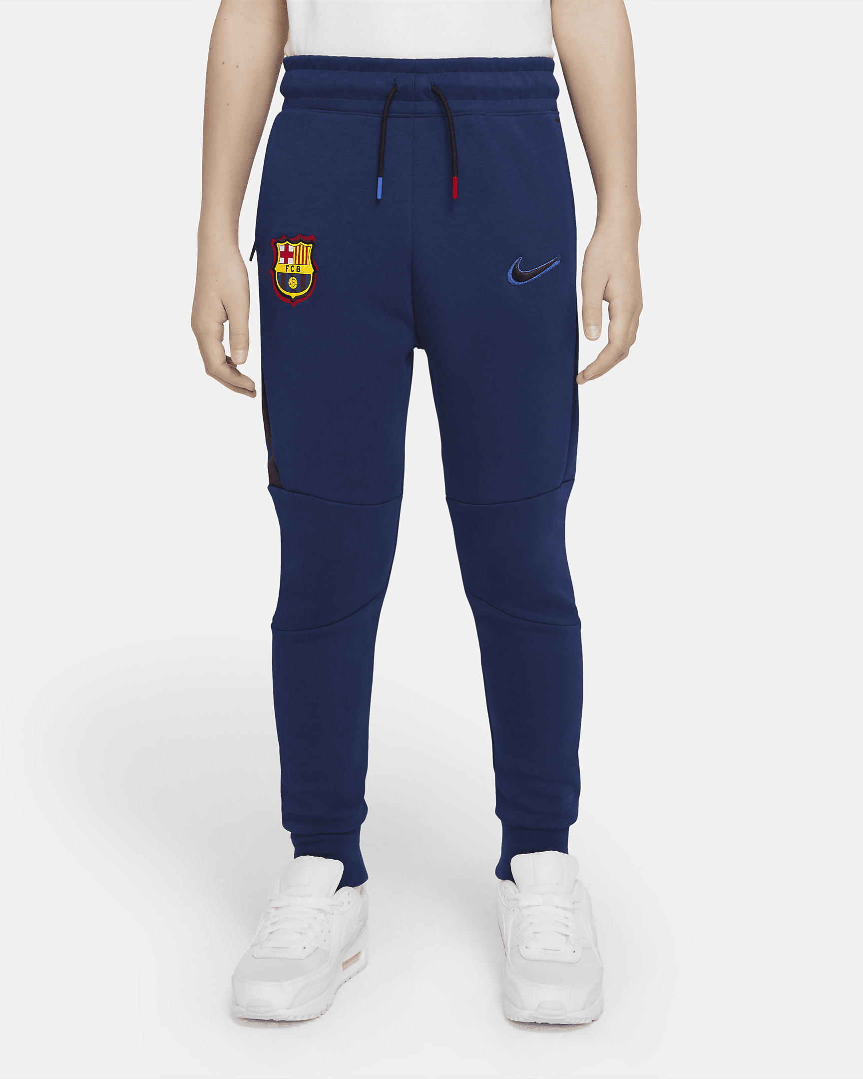 FC Barcelona Tech Fleece Older Kids' Pants. Nike AE
