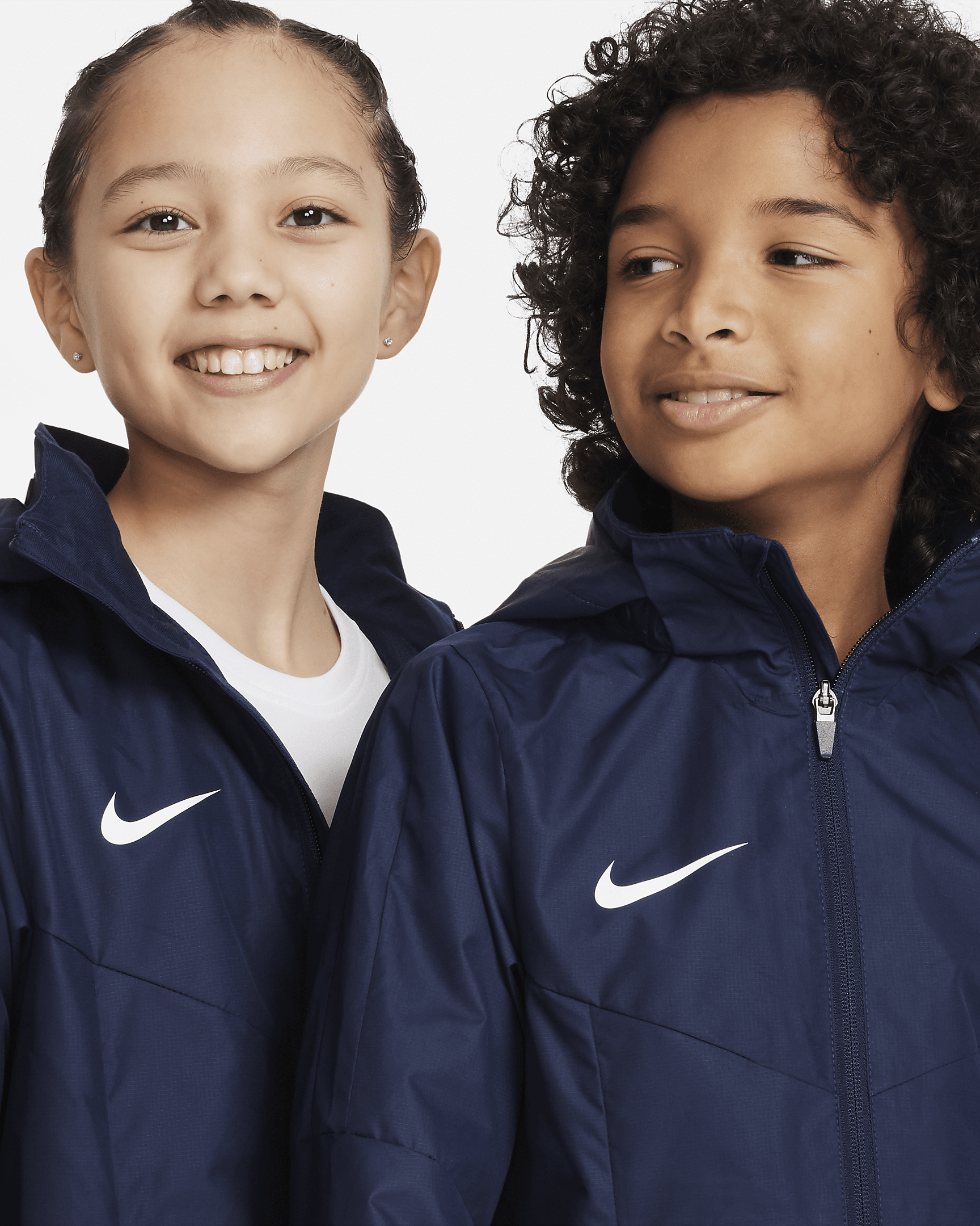 Nike StormFIT Academy23 Older Kids' Football Rain Jacket. Nike AE