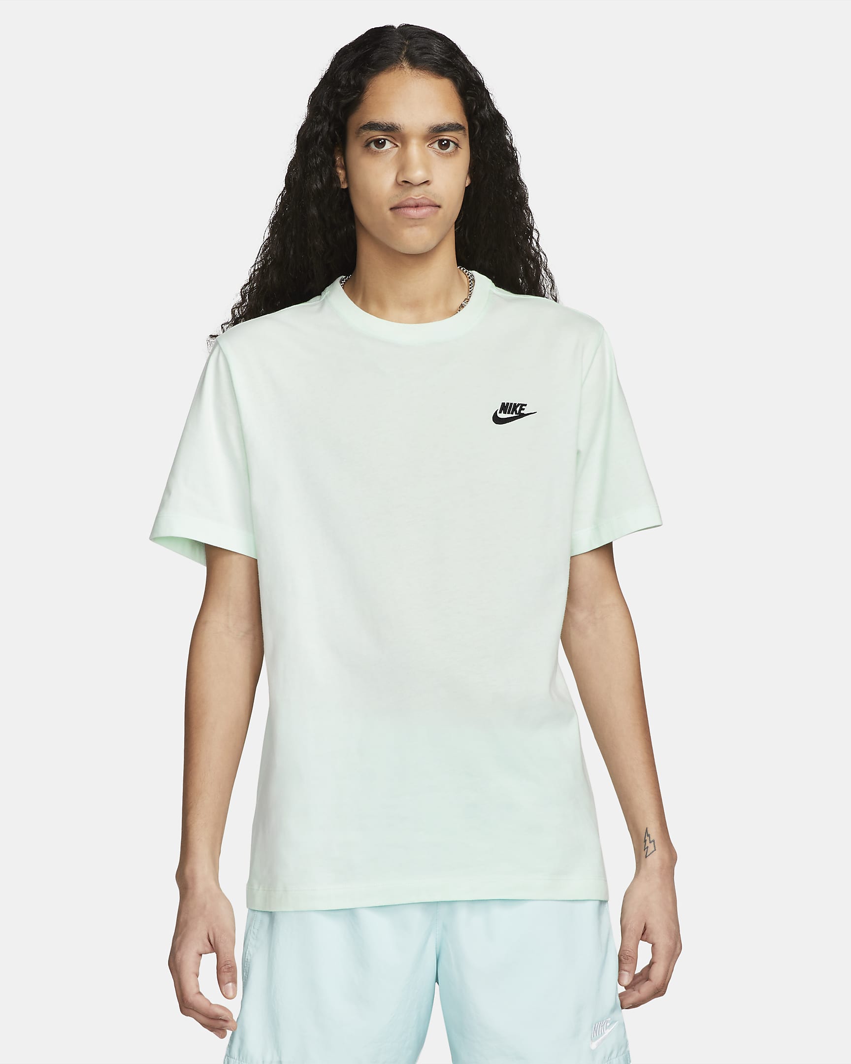 Nike Sportswear Club Men\'s T-Shirt Barely Green/Black