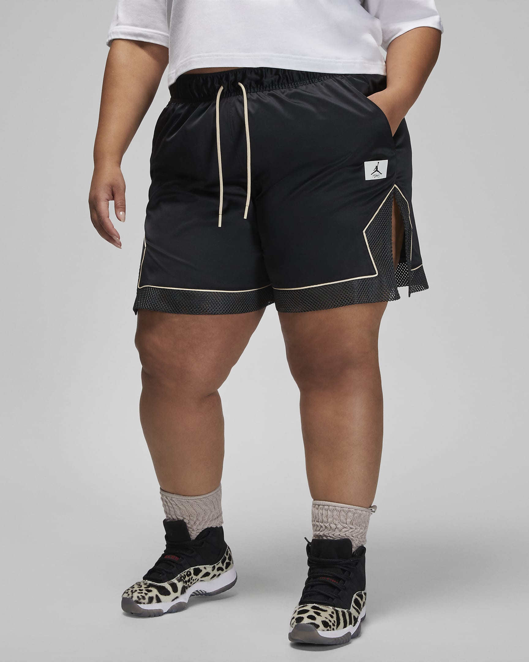 Jordan Essentials Women\'s Diamond Shorts (Plus Size) Black/Dark Smoke Grey/Sanddrift