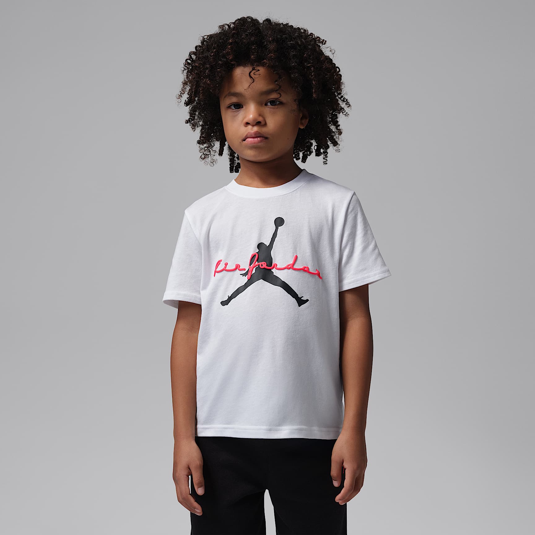 Playera con tipografía para niños talla pequeña Jordan Flight Essentials