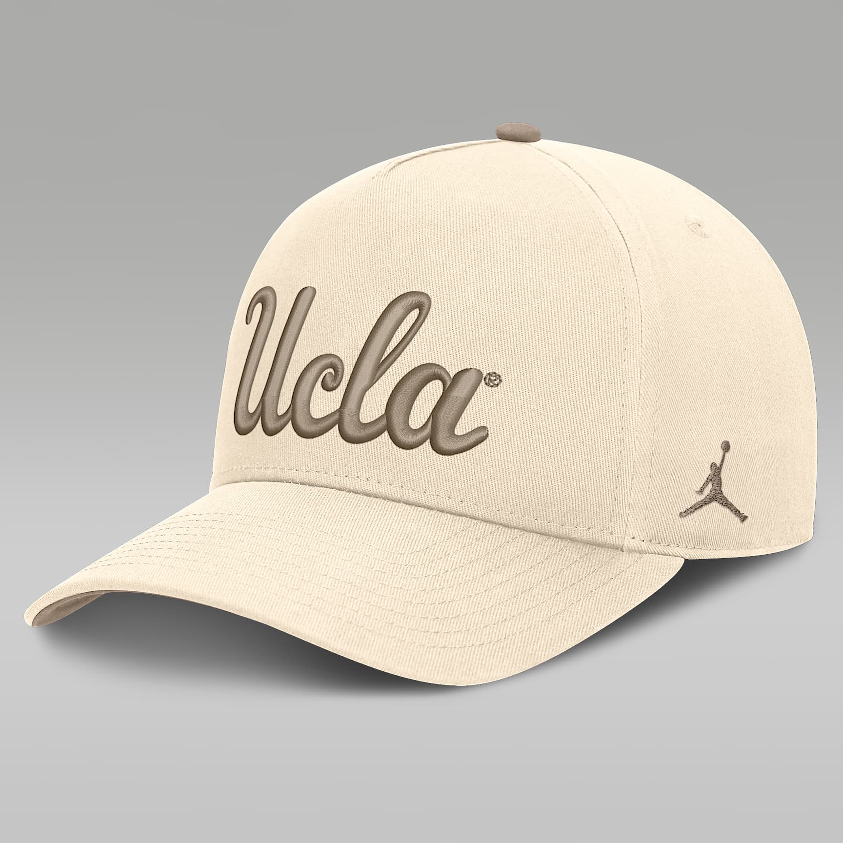 Gorra universitaria marca Jordan Dri-FIT con estructura A-Frame ajustable para hombre UCLA Natural Rise