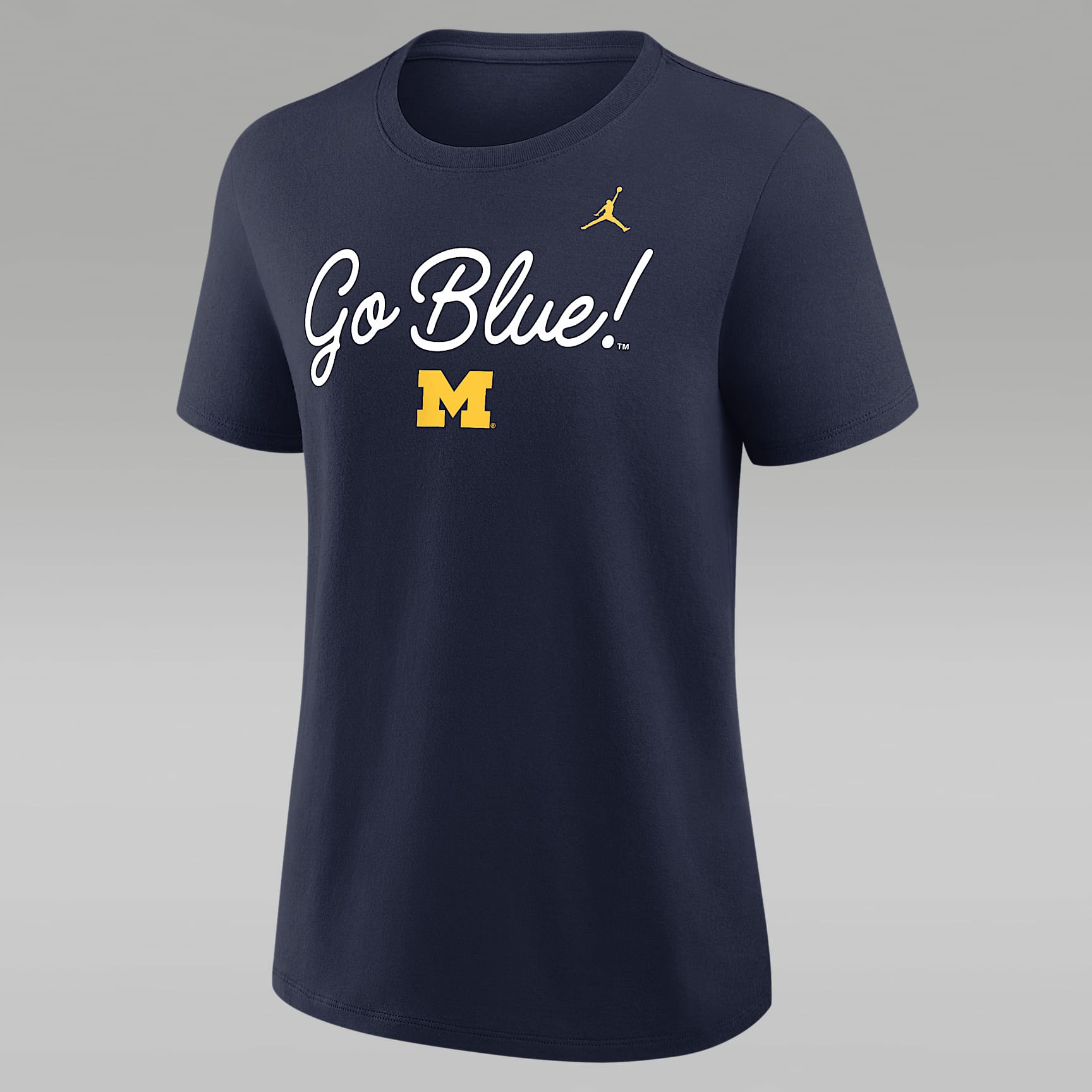 Playera universitaria marca Jordan para mujer Michigan Script Mantra Logo