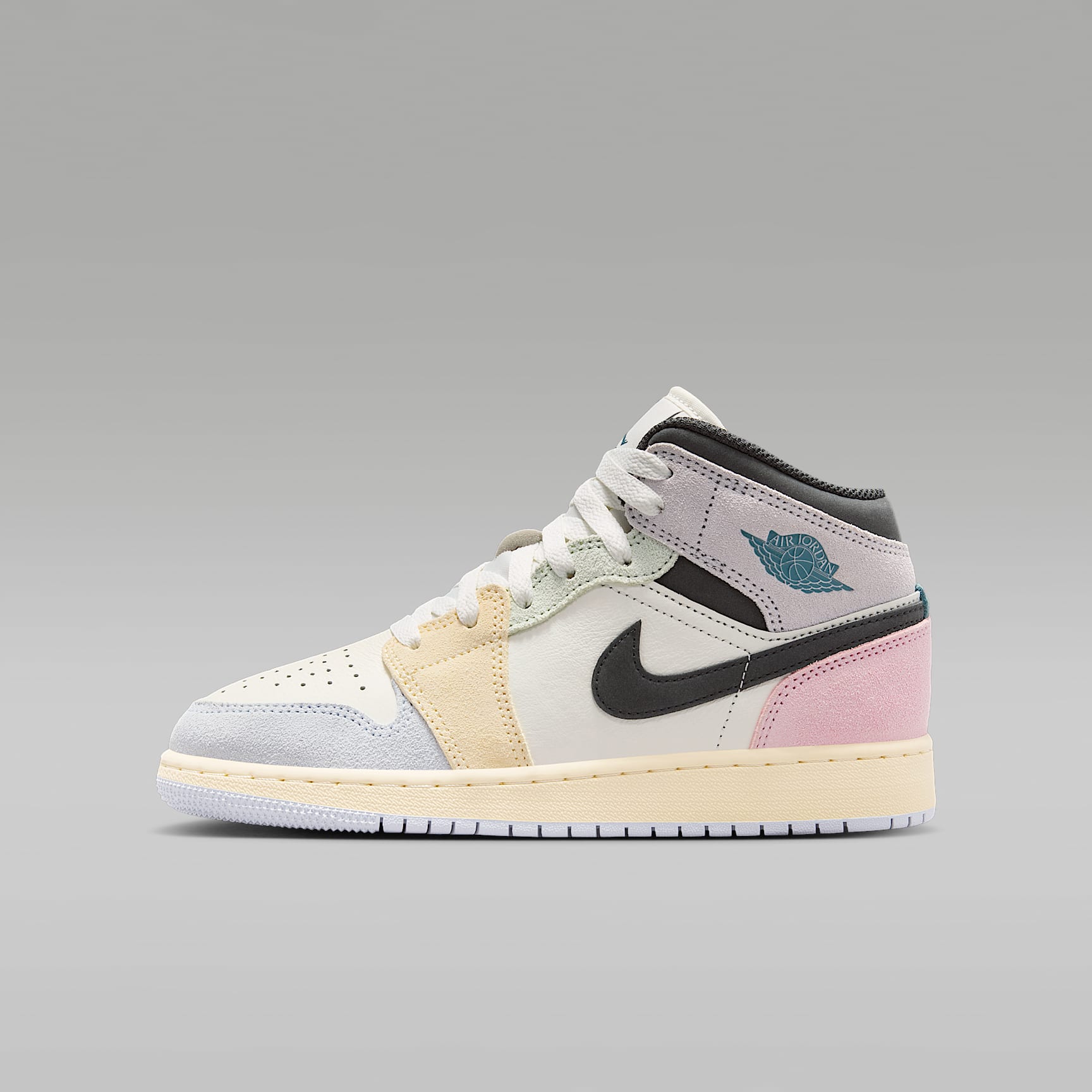 Air Jordan 1 Mid SE Big Kids' Shoes