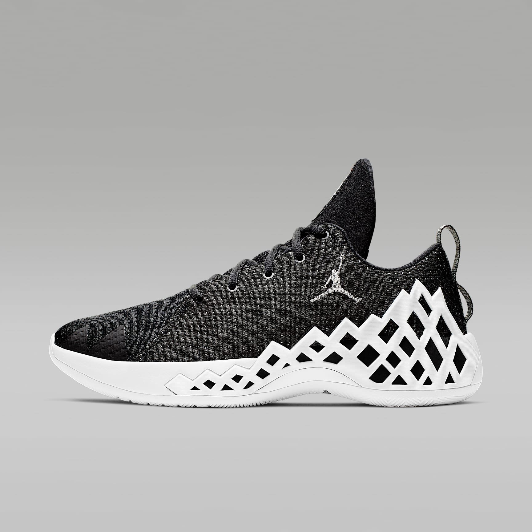 ジョーダン ジャンプマン ダイヤモンド LOW バスケットボールシューズ