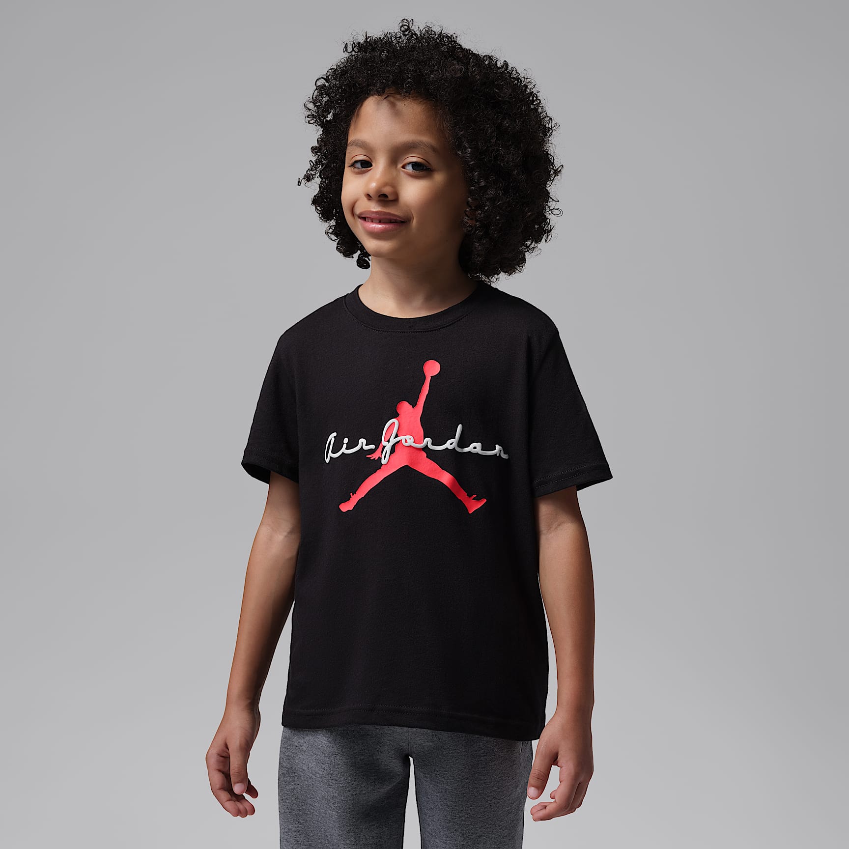 Playera con tipografía para niños talla pequeña Jordan Flight Essentials