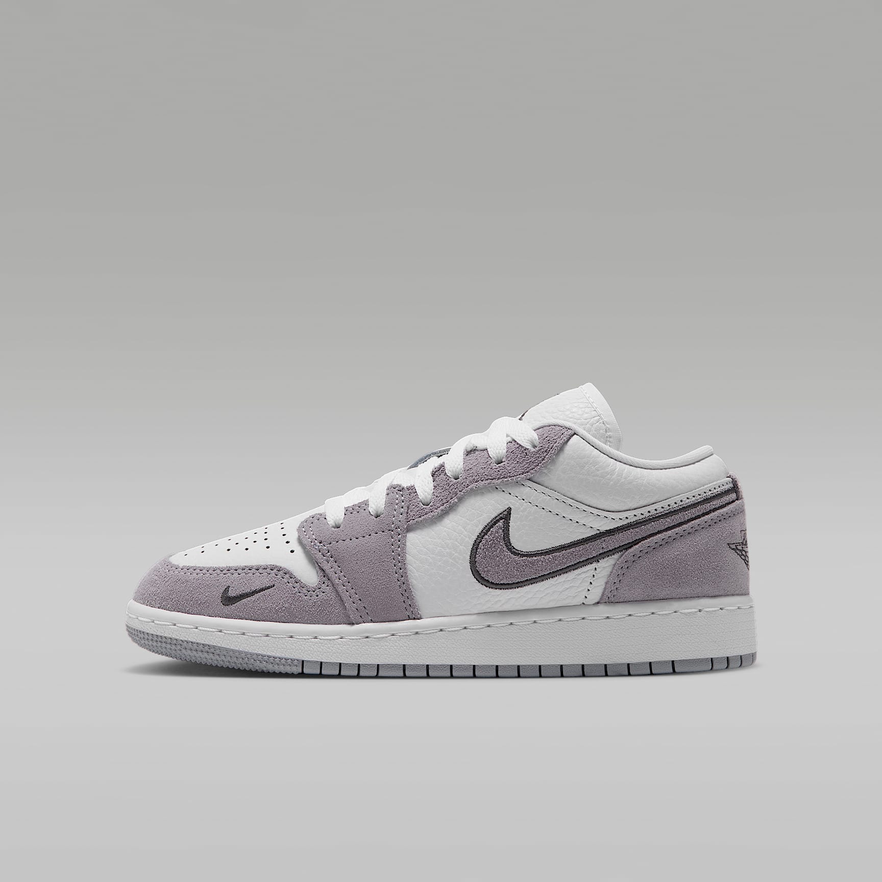 Air Jordan 1 Low SE Older Kids' Shoes