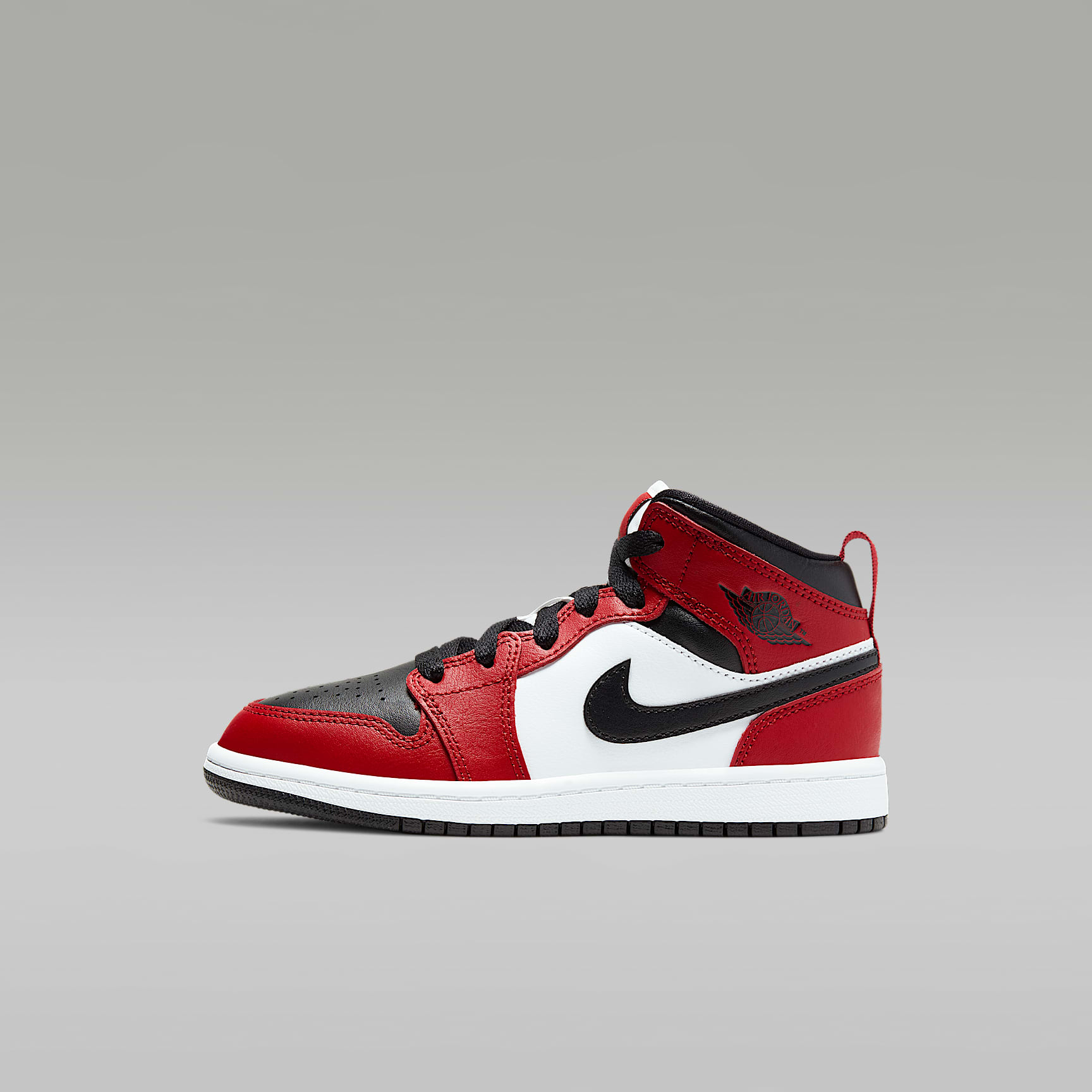 Jordan 1 Mid Younger Kids' Shoe