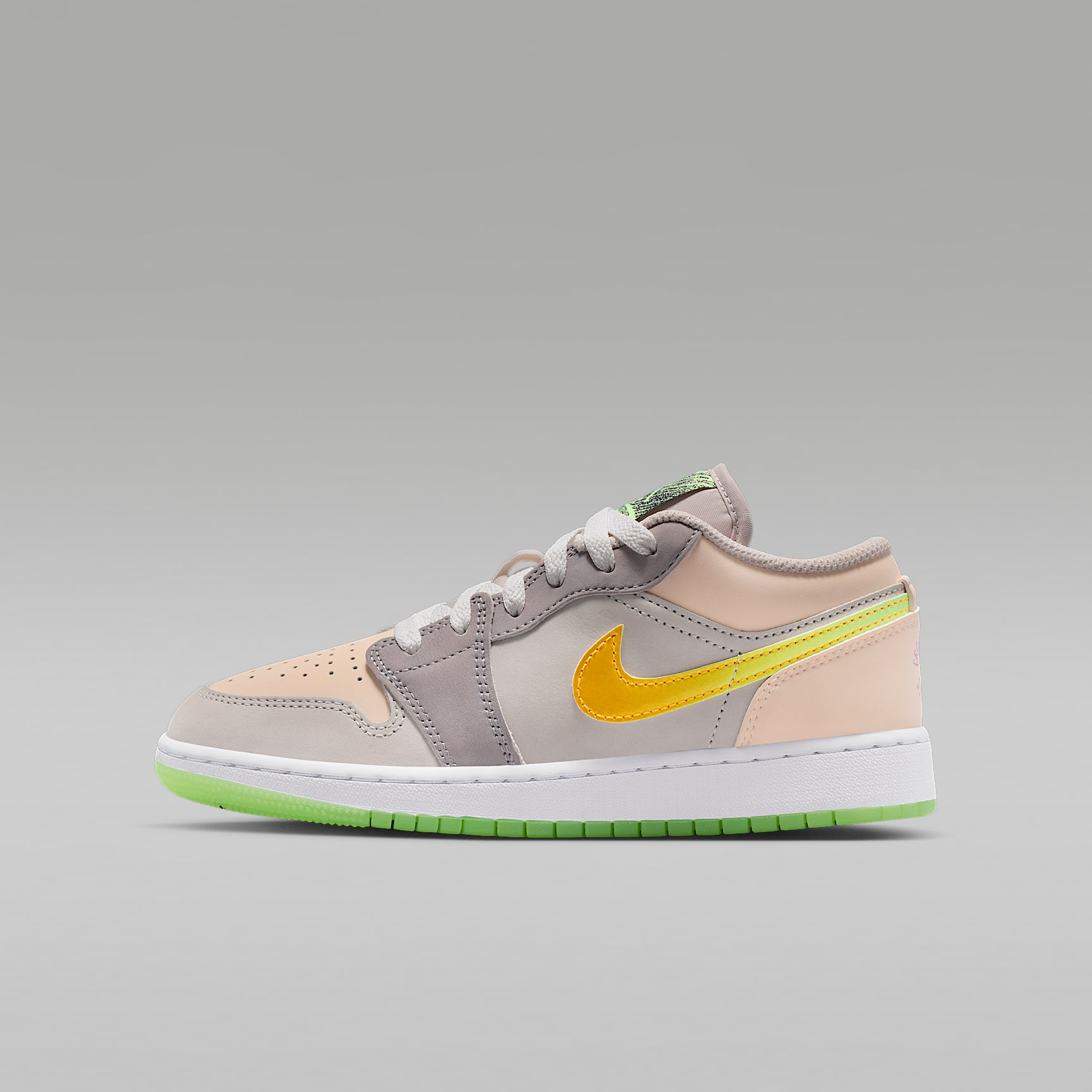 Air Jordan 1 Low Sneaker School Older Kids' Shoes