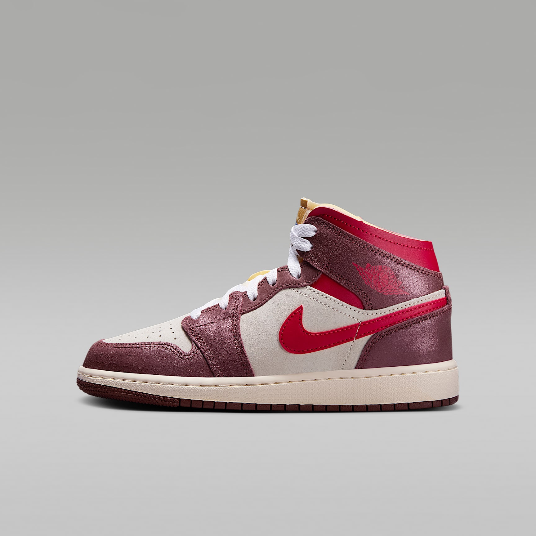 Air Jordan 1 Mid SE Older Kids' Shoes