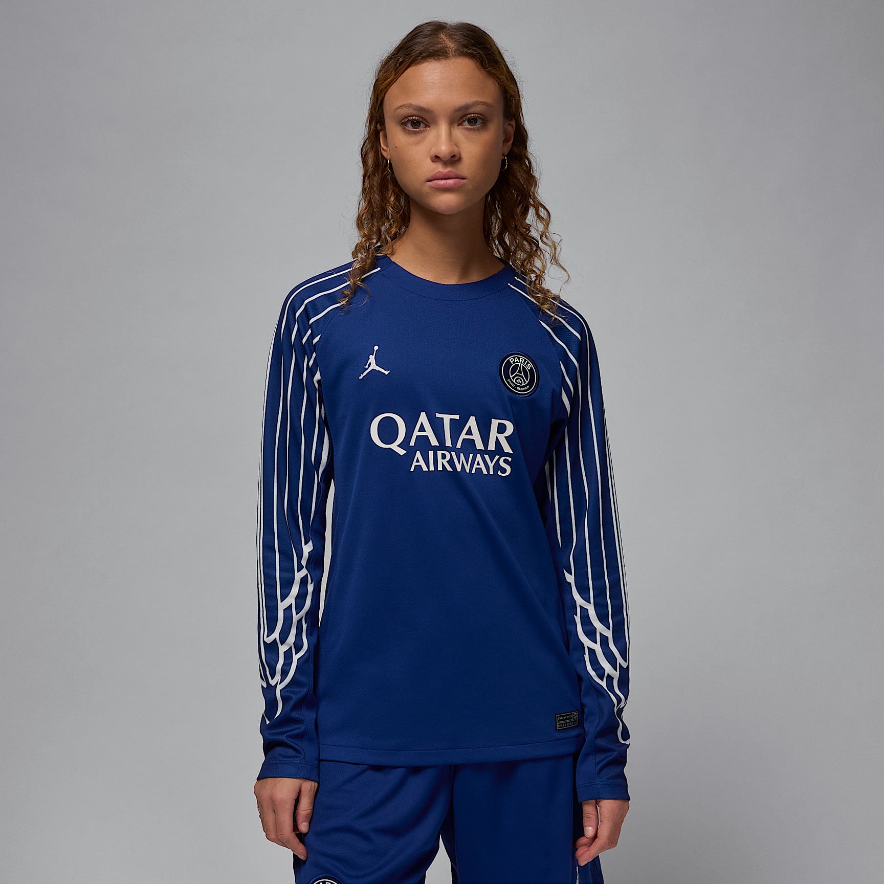 Jersey de fútbol de manga larga Jordan Dri-FIT Replica para mujer Paris Saint-Germain 2024/25 Stadium Fourth