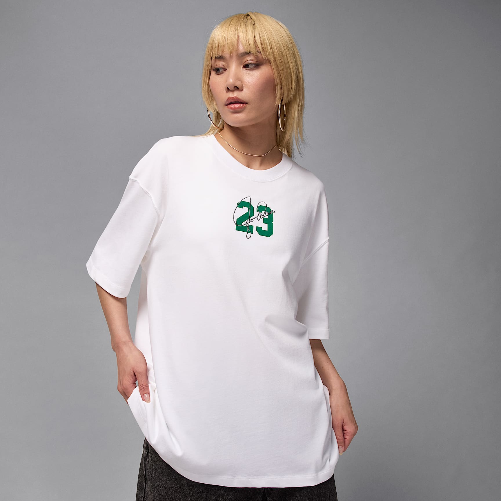 Jordan Essentials Playera con gráfico de manga corta para mujer