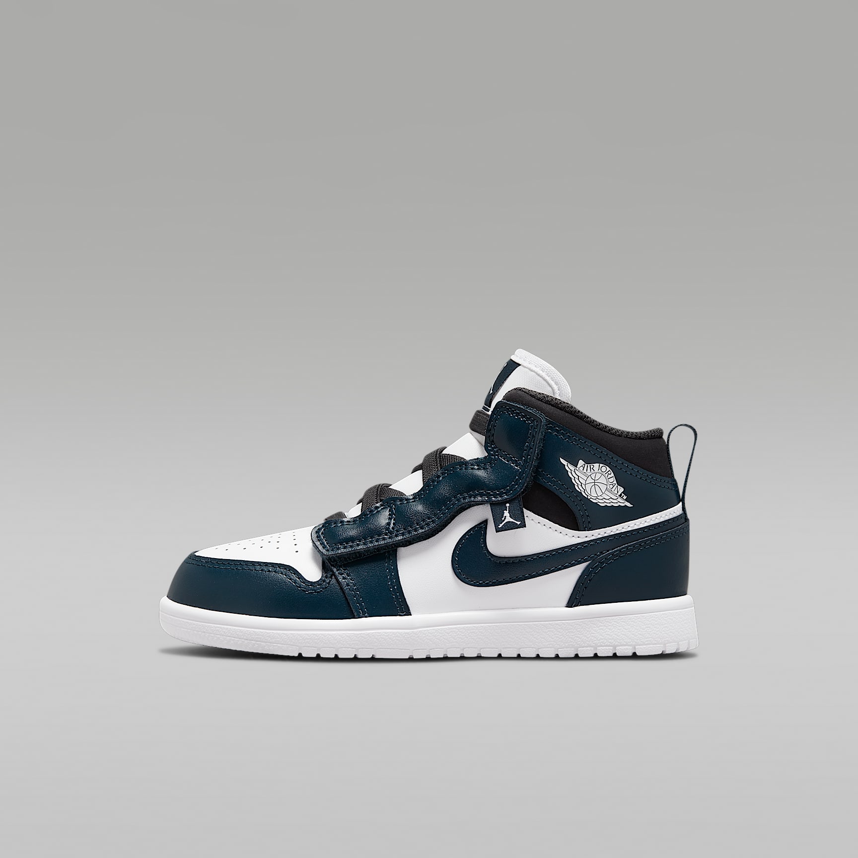 Jordan 1 Mid Younger Kids' Shoes