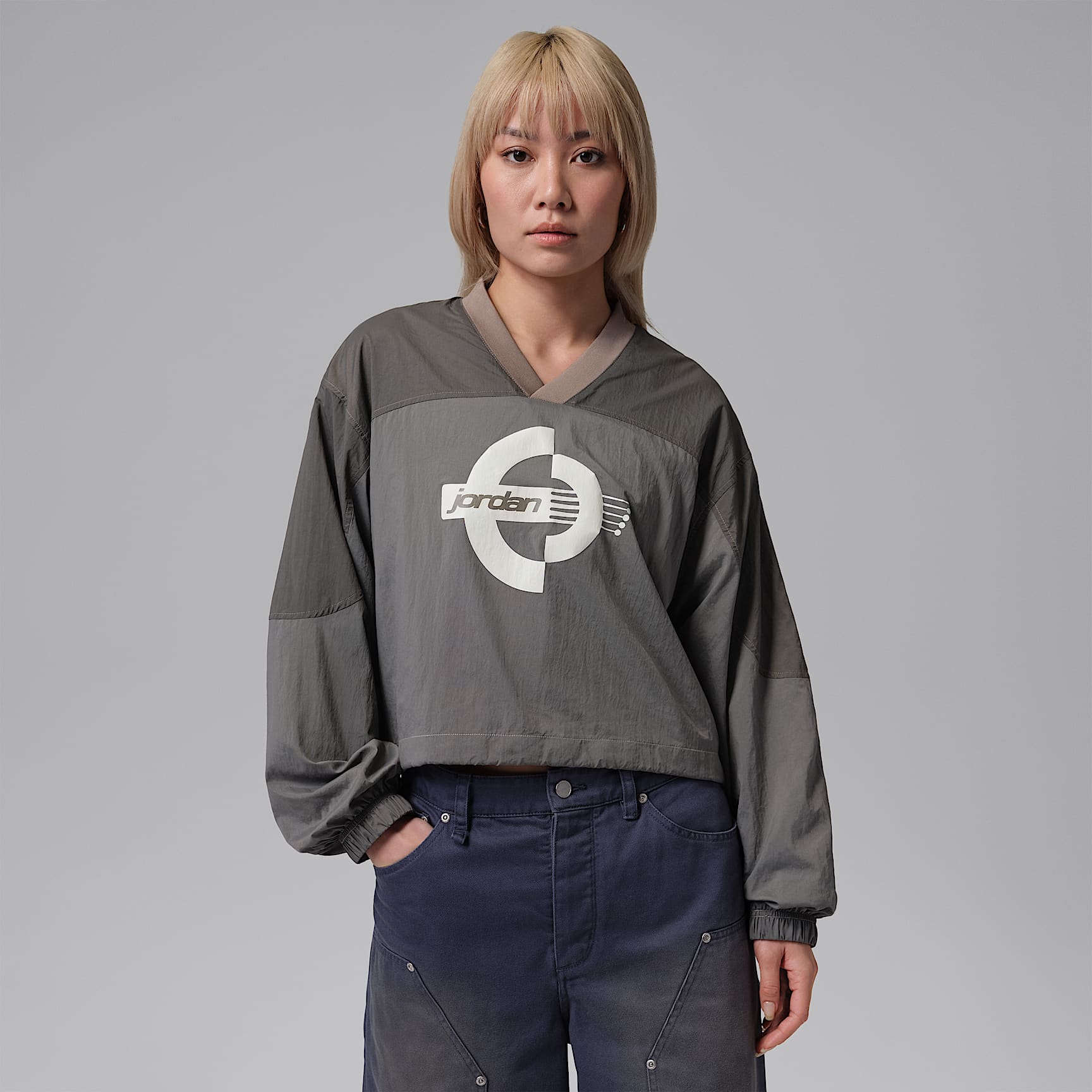 Jordan Brooklyn Women's Woven Long-Sleeve Graphic Sweatshirt