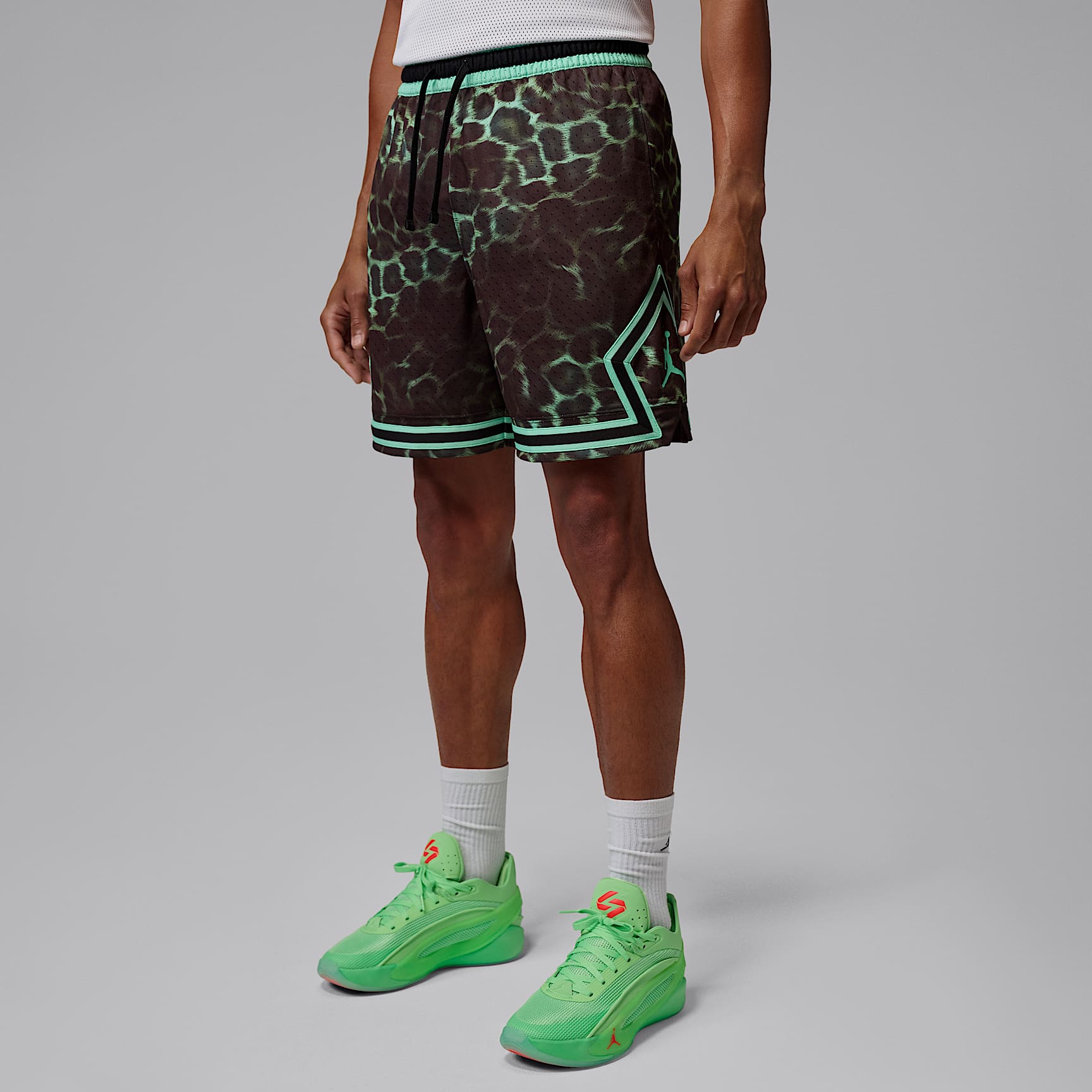 Jordan Sport Men's Dri-FIT Printed Diamond Shorts