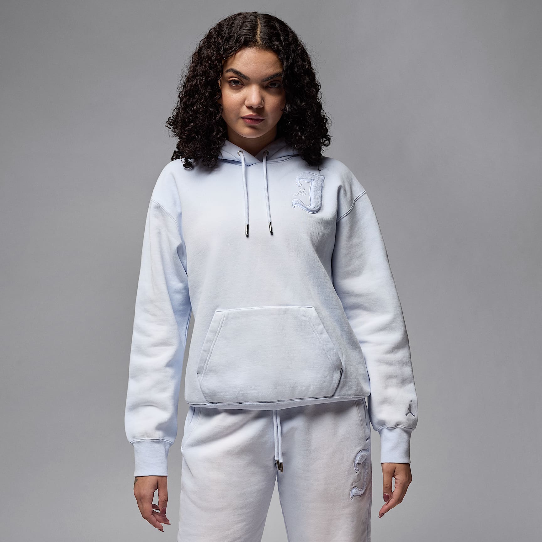 Sudadera sin cierre con gorro forrado de satén para mujer Jordan Flight Fleece