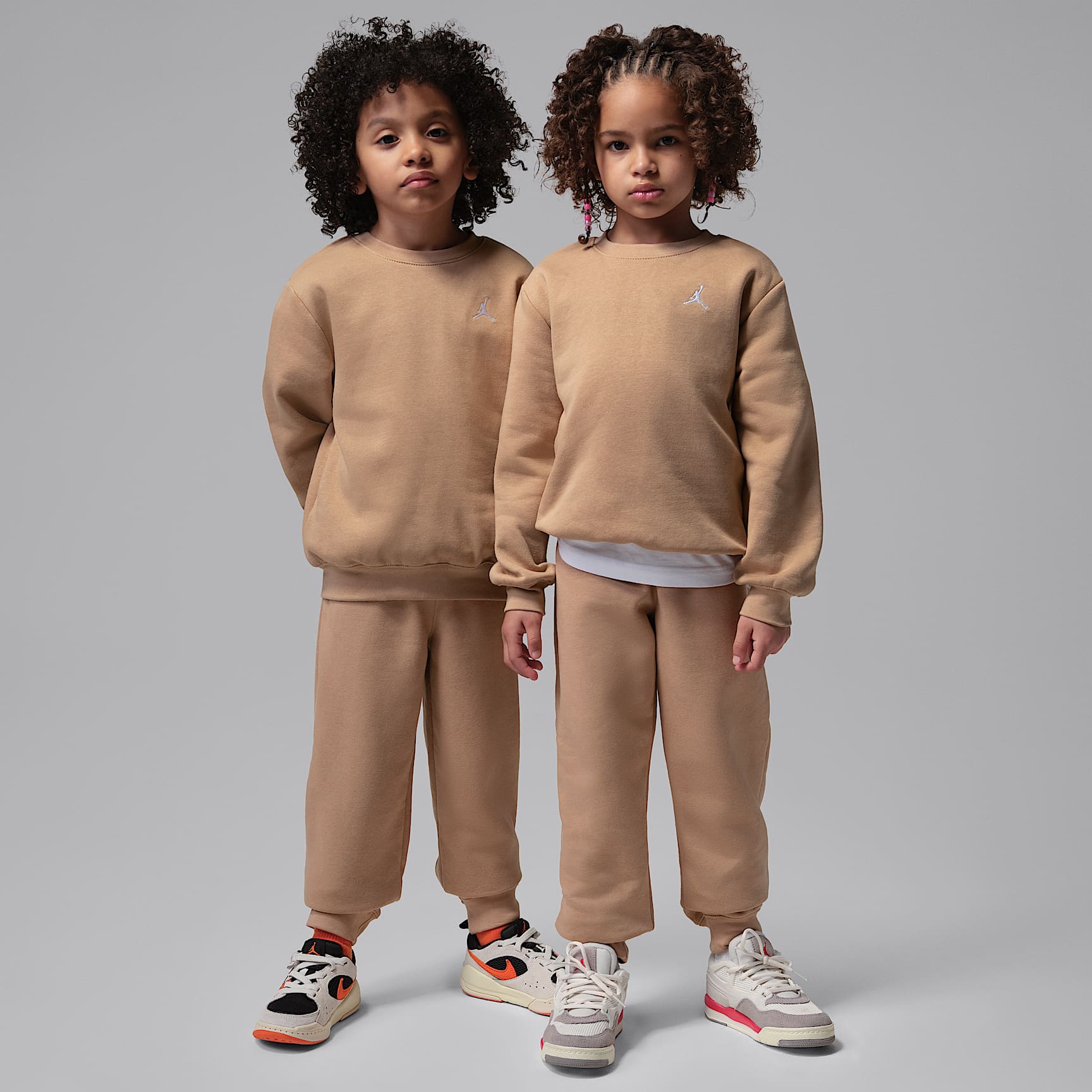 Conjunto de dos piezas de sudadera Jordan Brooklyn Fleece para niños talla pequeña