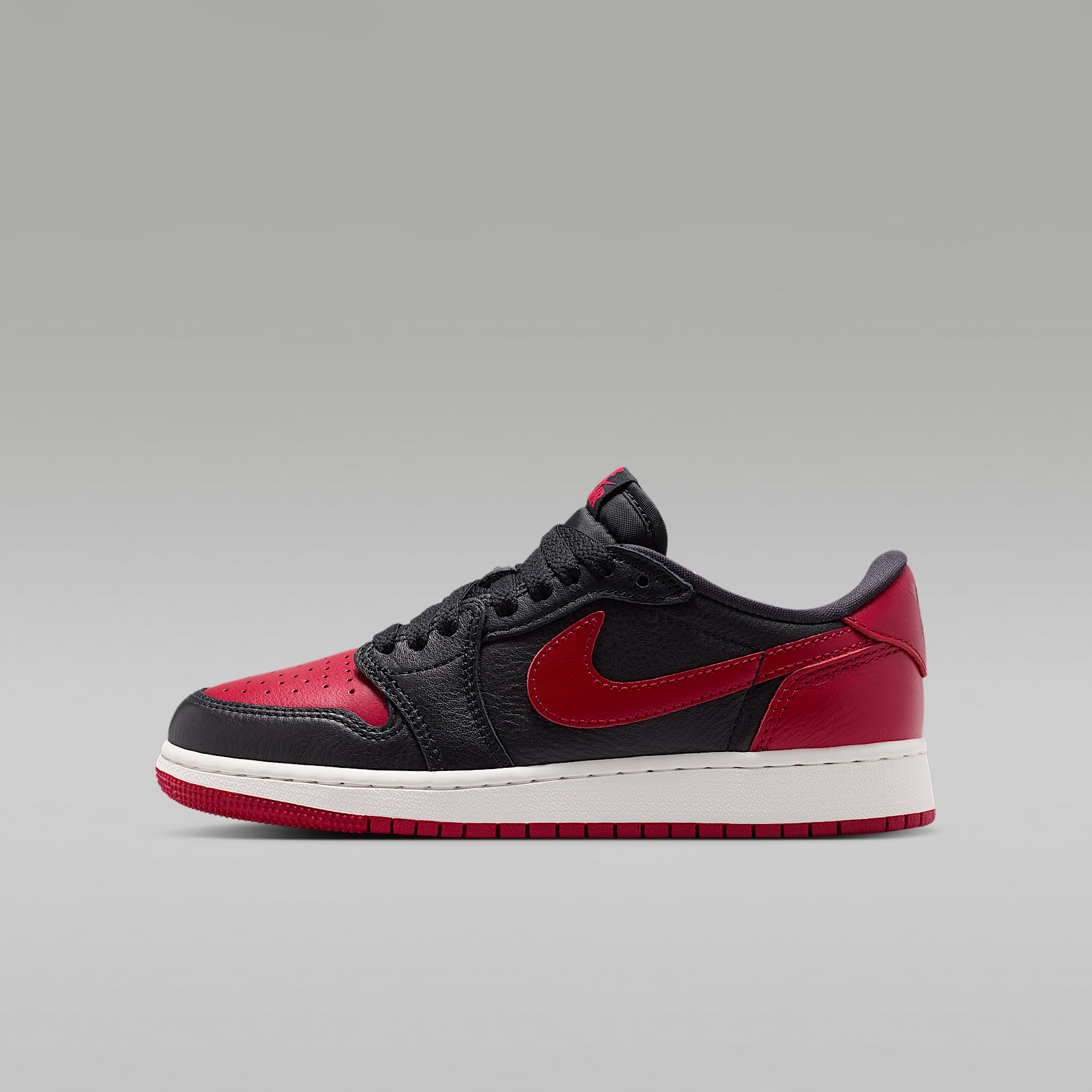 Air Jordan 1 Retro Low OG 'Banned' Older Kids' Shoes