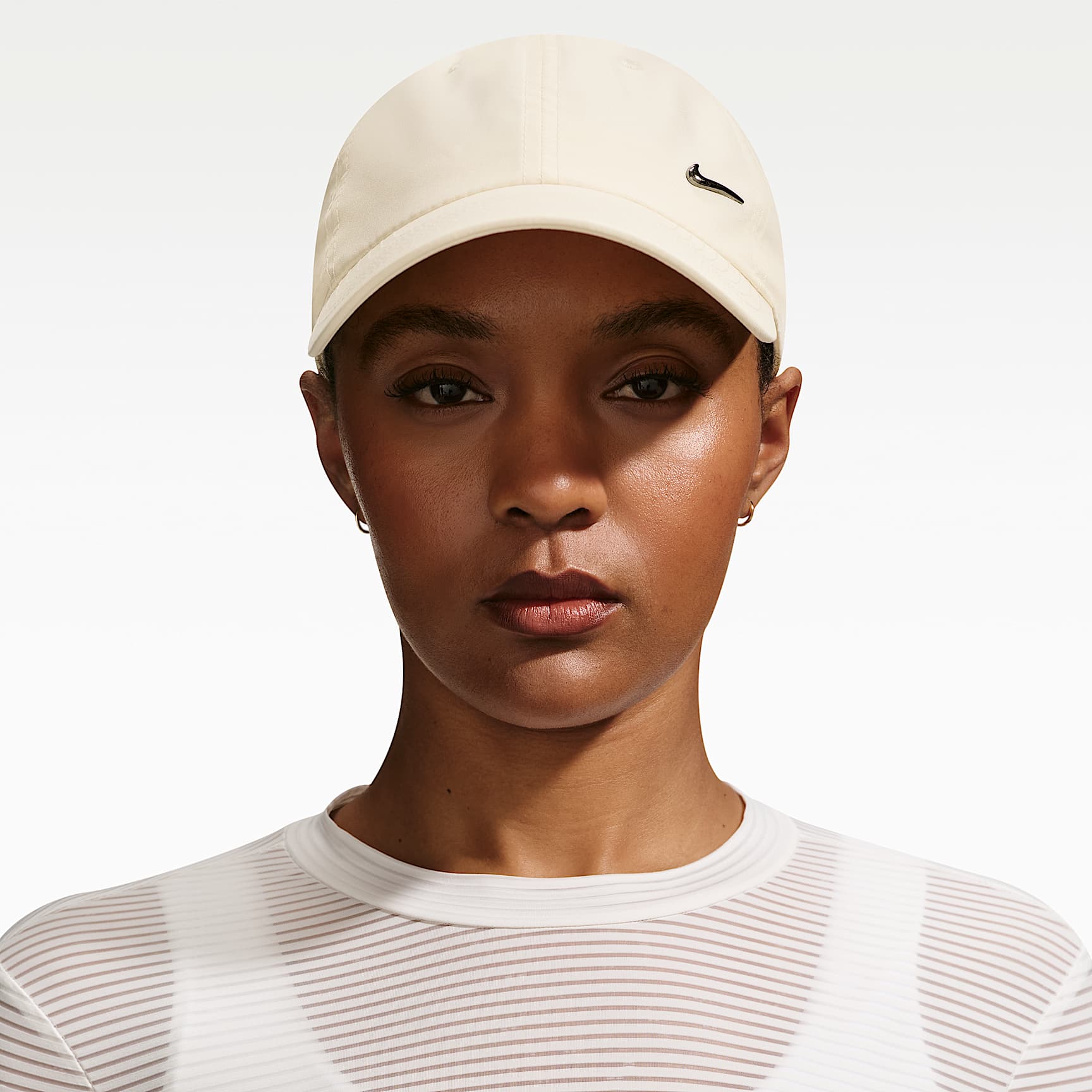 Nike Dri-FIT Club Unstructured Metal Swoosh Cap