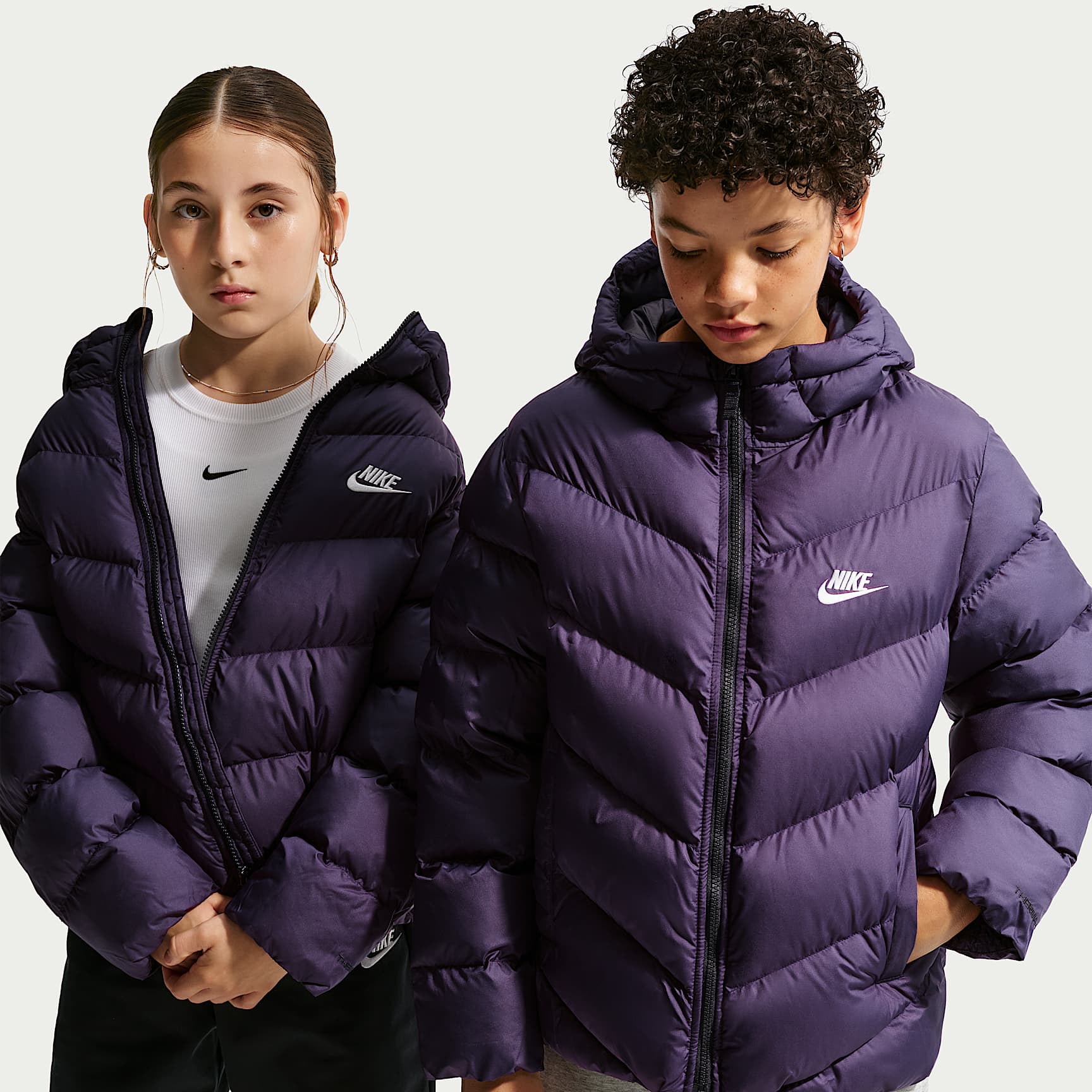 Nike Sportswear All Day Play Therma-FIT-Puffer-Jacke mit weiter Passform (ältere Kinder)
