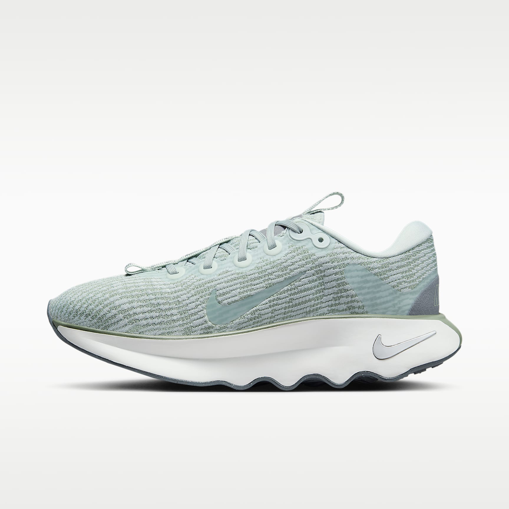 ナイキ モティバ ウィメンズ ウォーキングシューズ