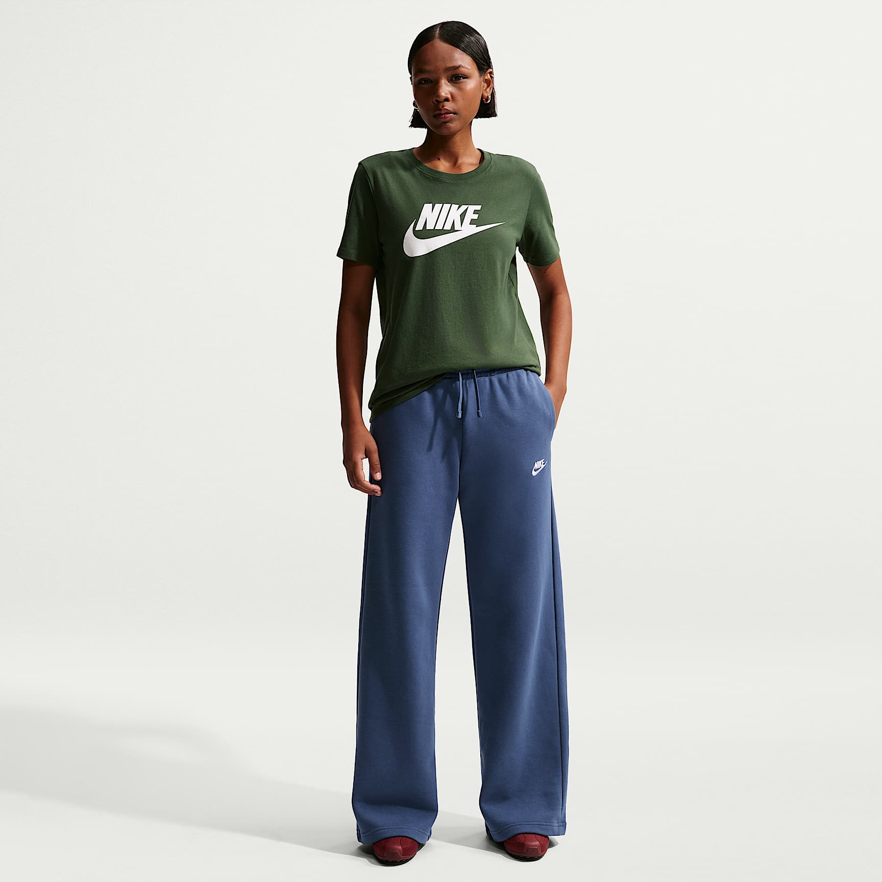 Nike Sportswear Club Fleece Women's Mid-Rise Wide-Leg Sweatpants