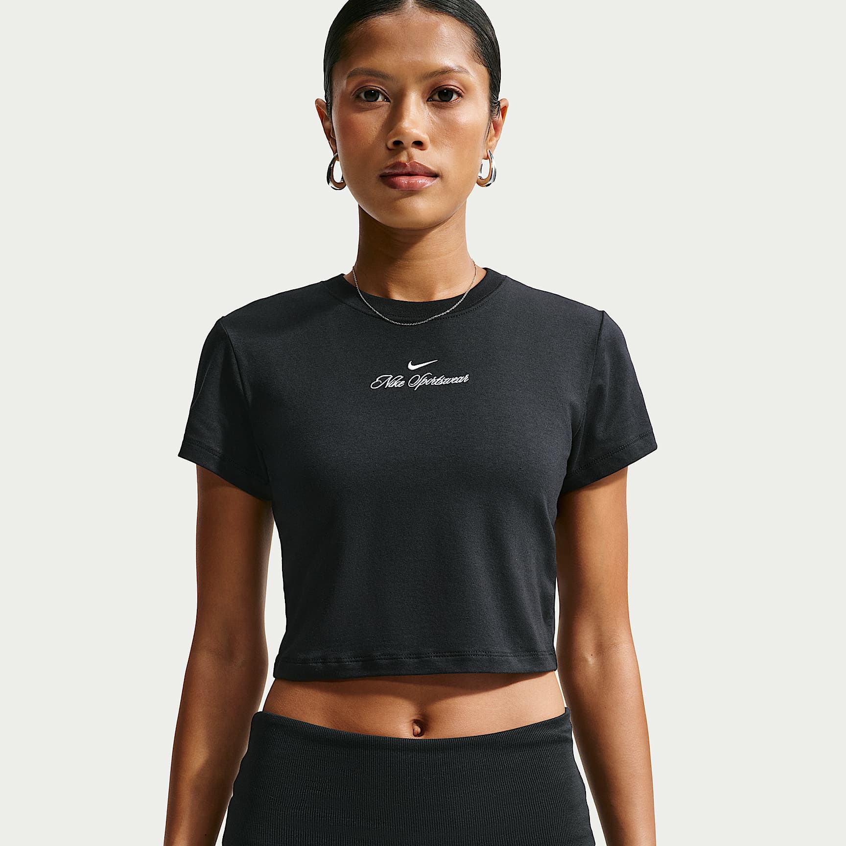 Playera slim cropped para mujer Nike Sportswear Chill Knit
