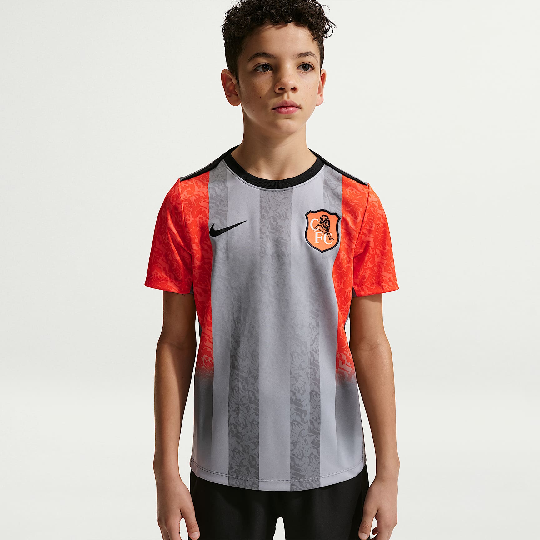 Chelsea F.C. Academy Pro SE Older Kids' Nike Dri-FIT Football Pre-Match Short-Sleeve Top