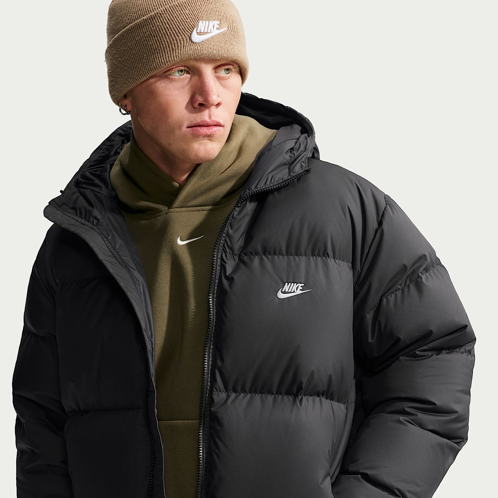 Nike Club weite Therma-FIT Puffer-Jacke mit Daunenfüllung (Herren)